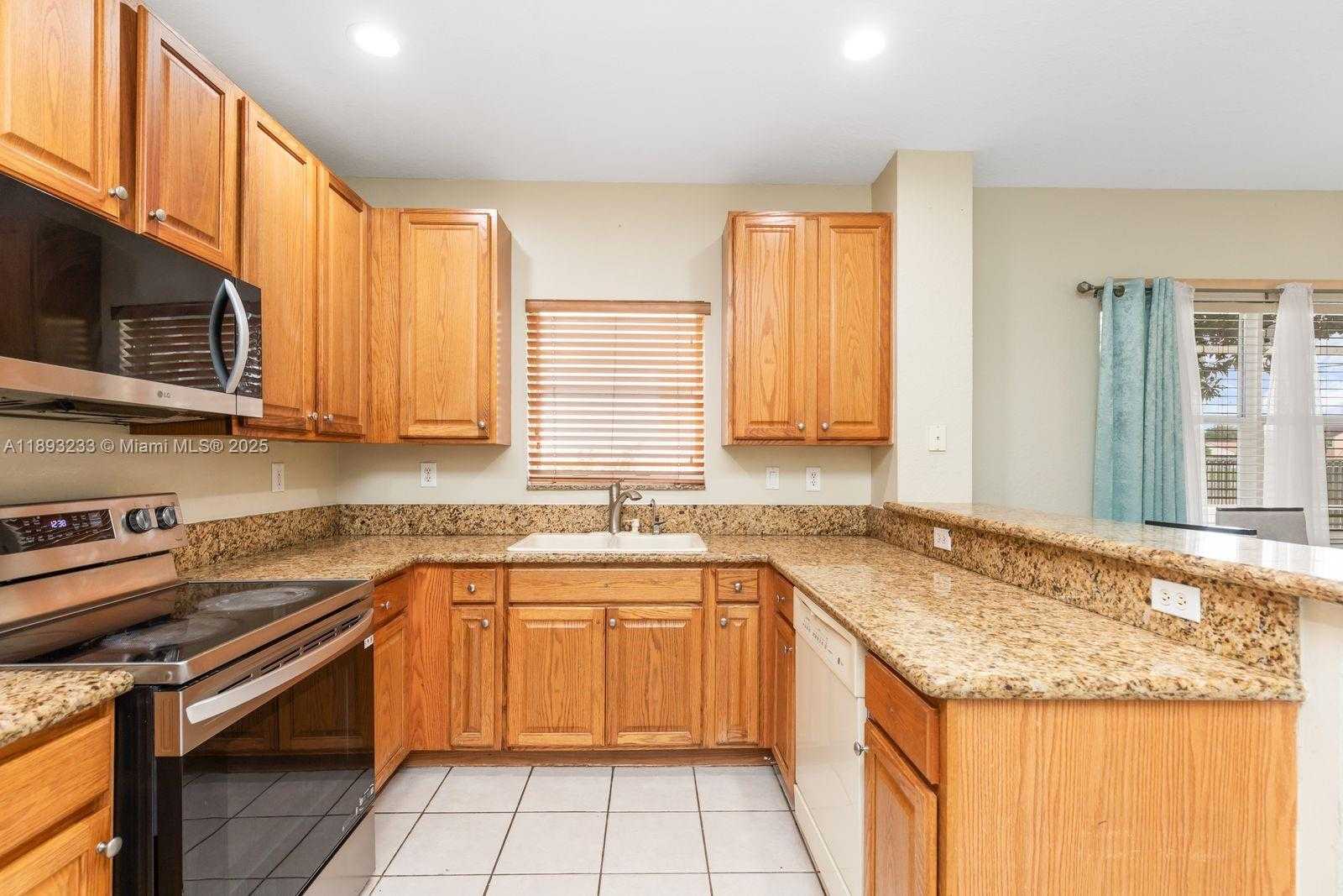 Small Image of 7557 NORTH WEST 18TH DR, Pembroke Pines Number 10