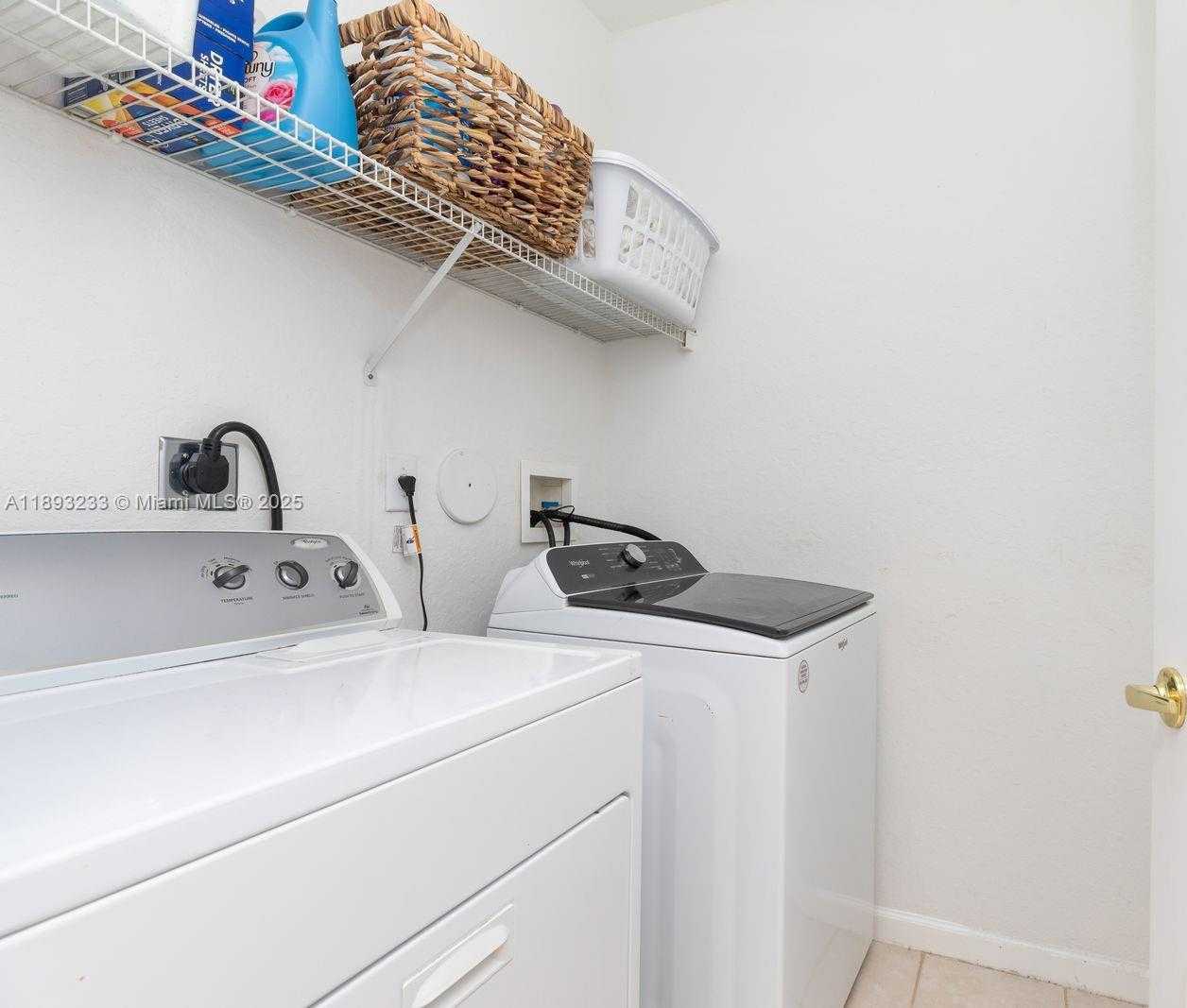 Small Image of 7557 NORTH WEST 18TH DR, Pembroke Pines Number 32
