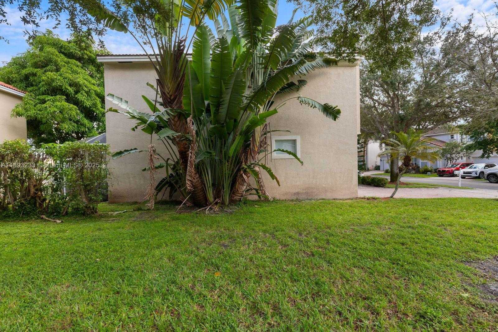 Small Image of 7557 NORTH WEST 18TH DR, Pembroke Pines Number 5