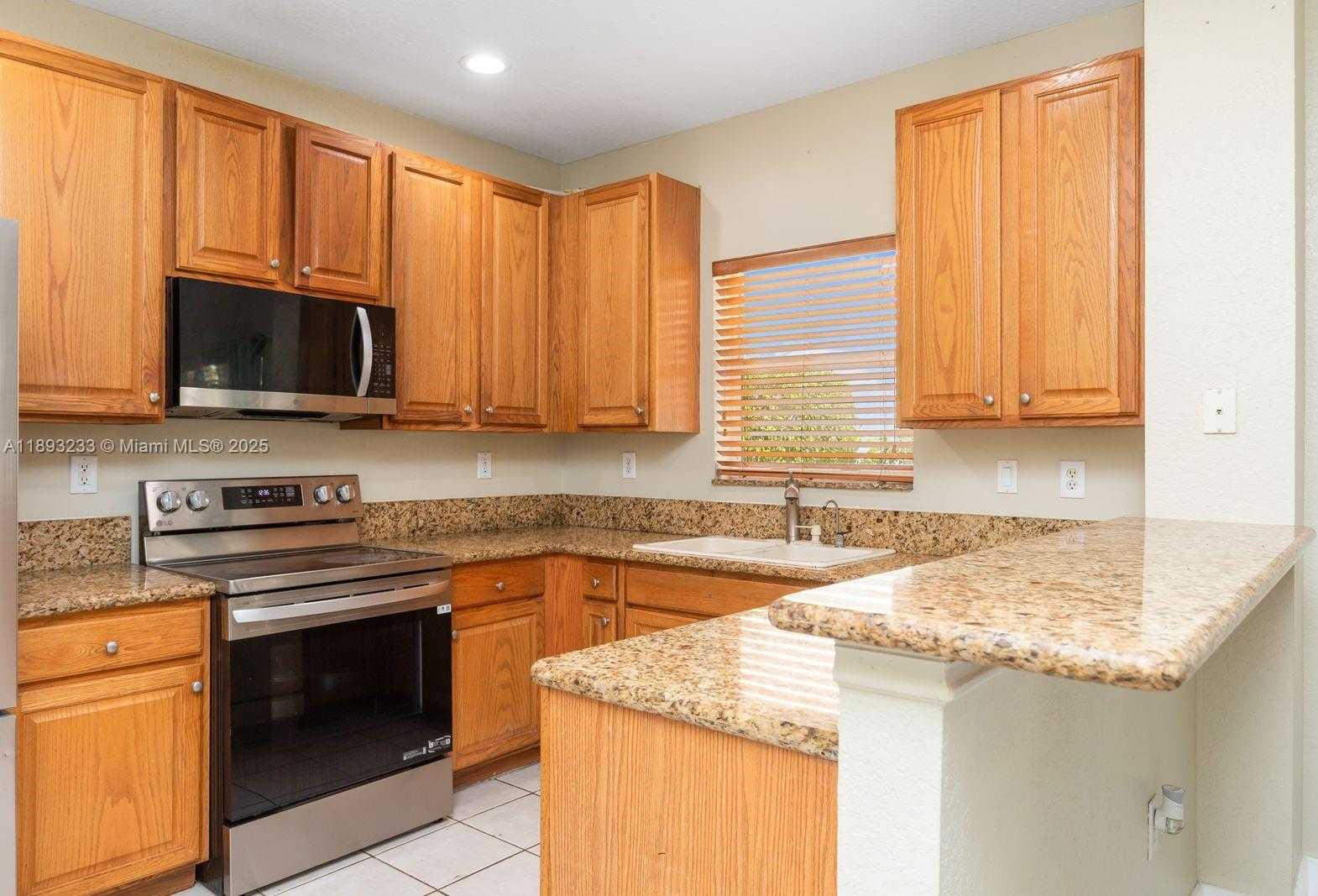Small Image of 7557 NORTH WEST 18TH DR, Pembroke Pines Number 9