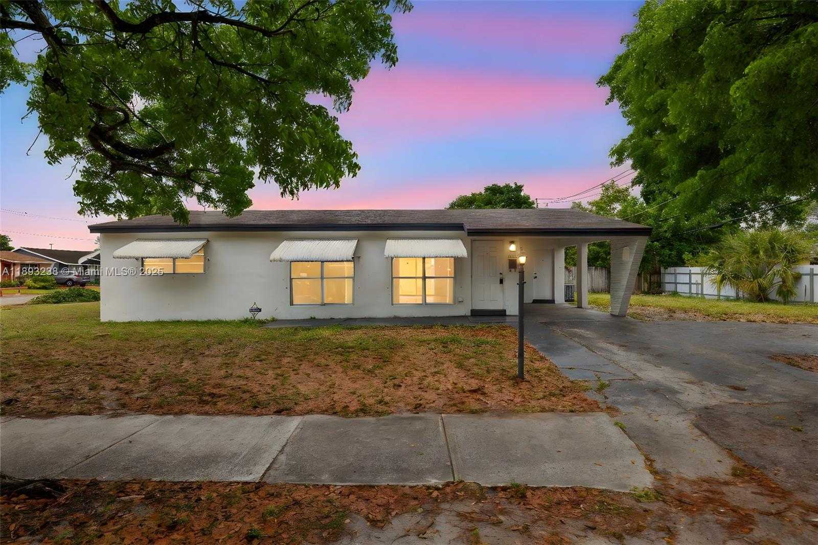 Small Image of 1920 NORTH 66TH AVE, Hollywood Number 4