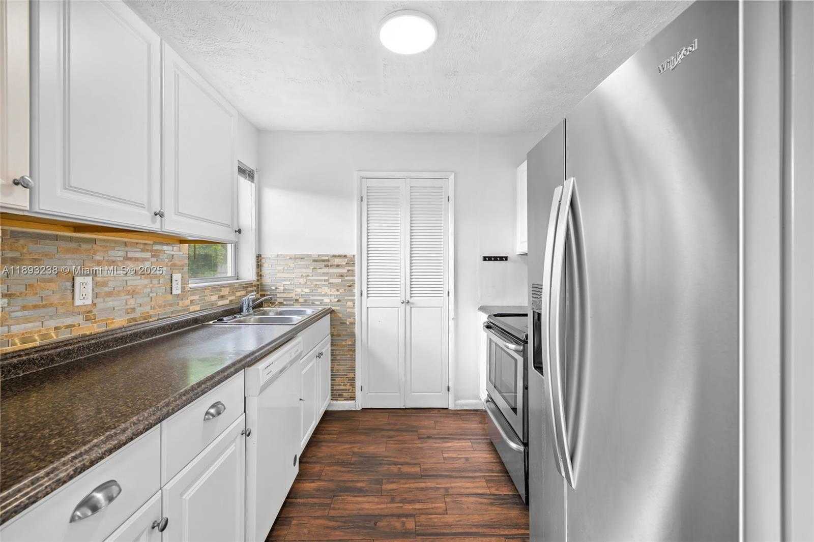 Small Image of 1920 NORTH 66TH AVE, Hollywood Number 5