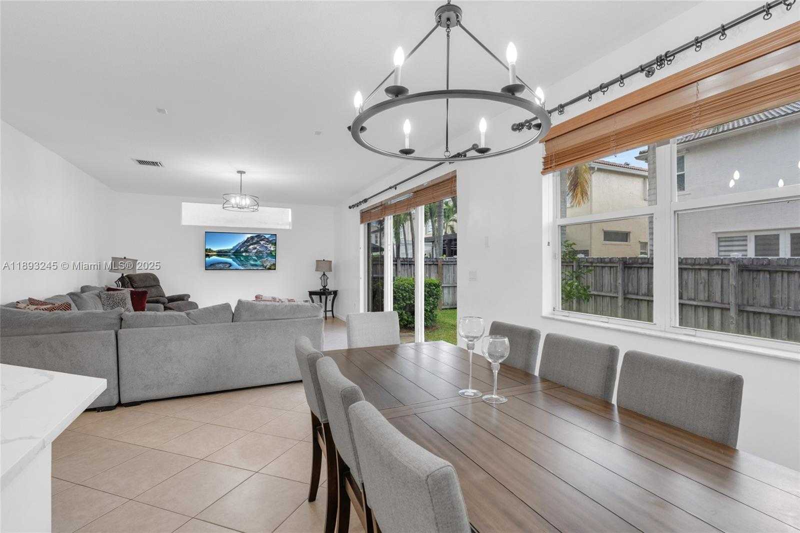 Small Image of 15803 SOUTH WEST 48TH PL, Miramar Number 17