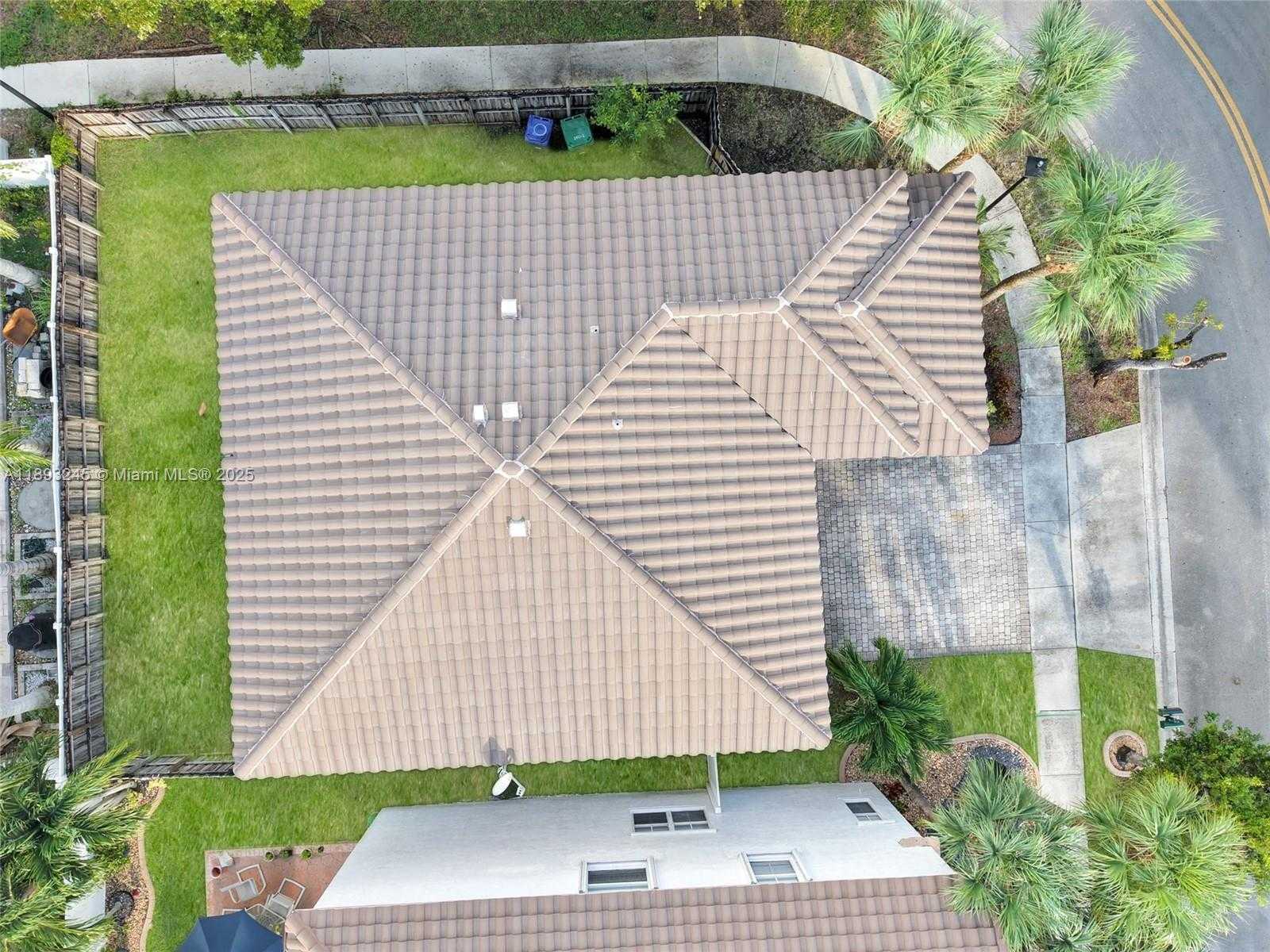 Small Image of 15803 SOUTH WEST 48TH PL, Miramar Number 2