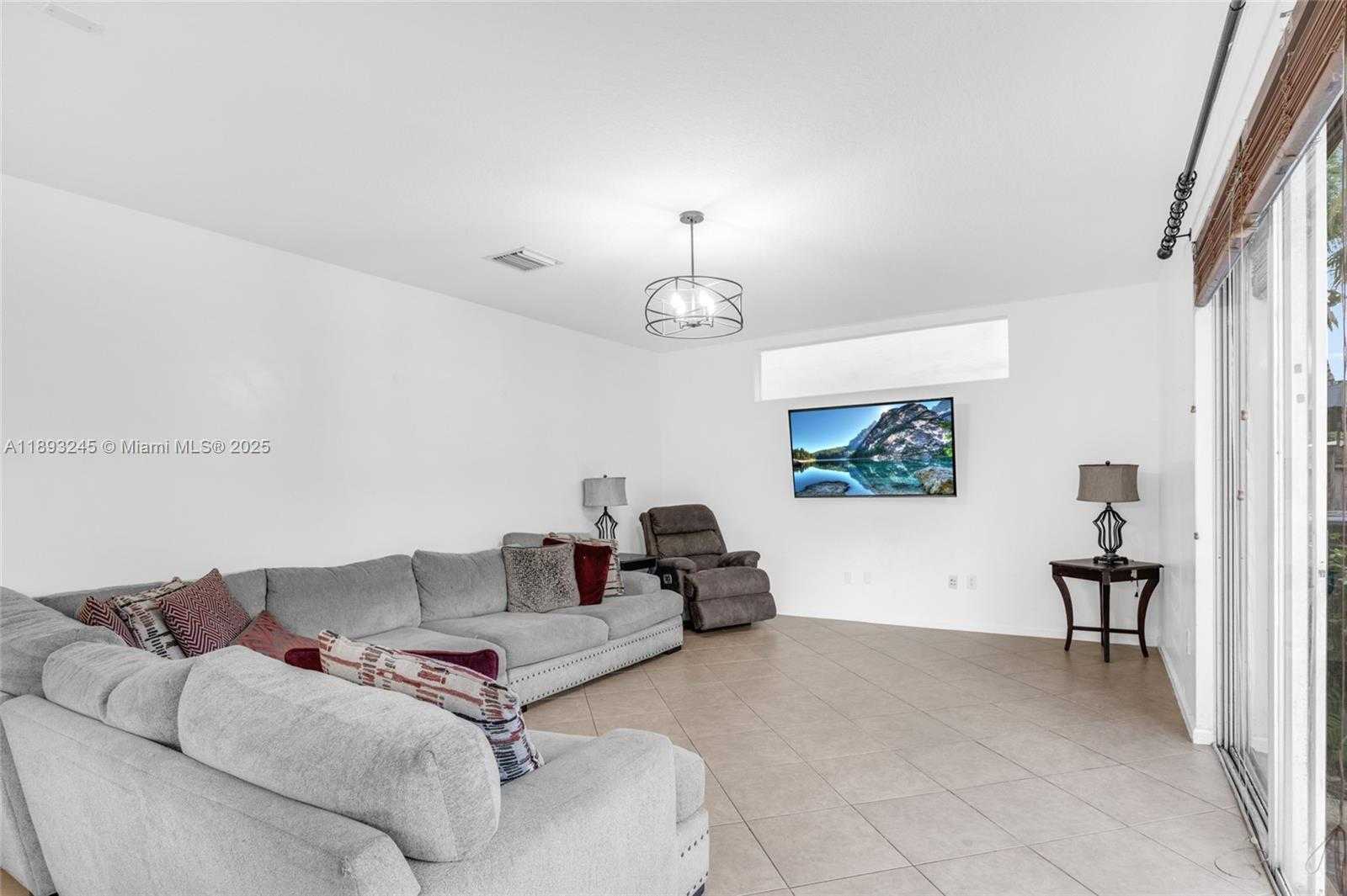 Small Image of 15803 SOUTH WEST 48TH PL, Miramar Number 22
