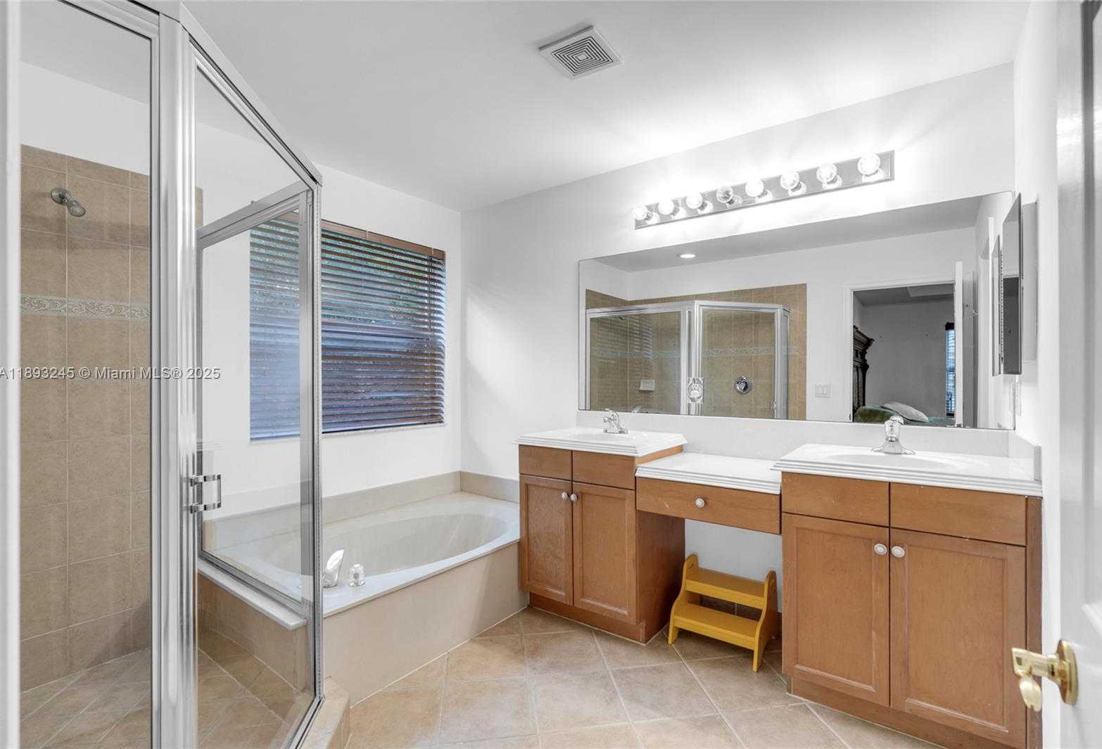 Small Image of 15803 SOUTH WEST 48TH PL, Miramar Number 28