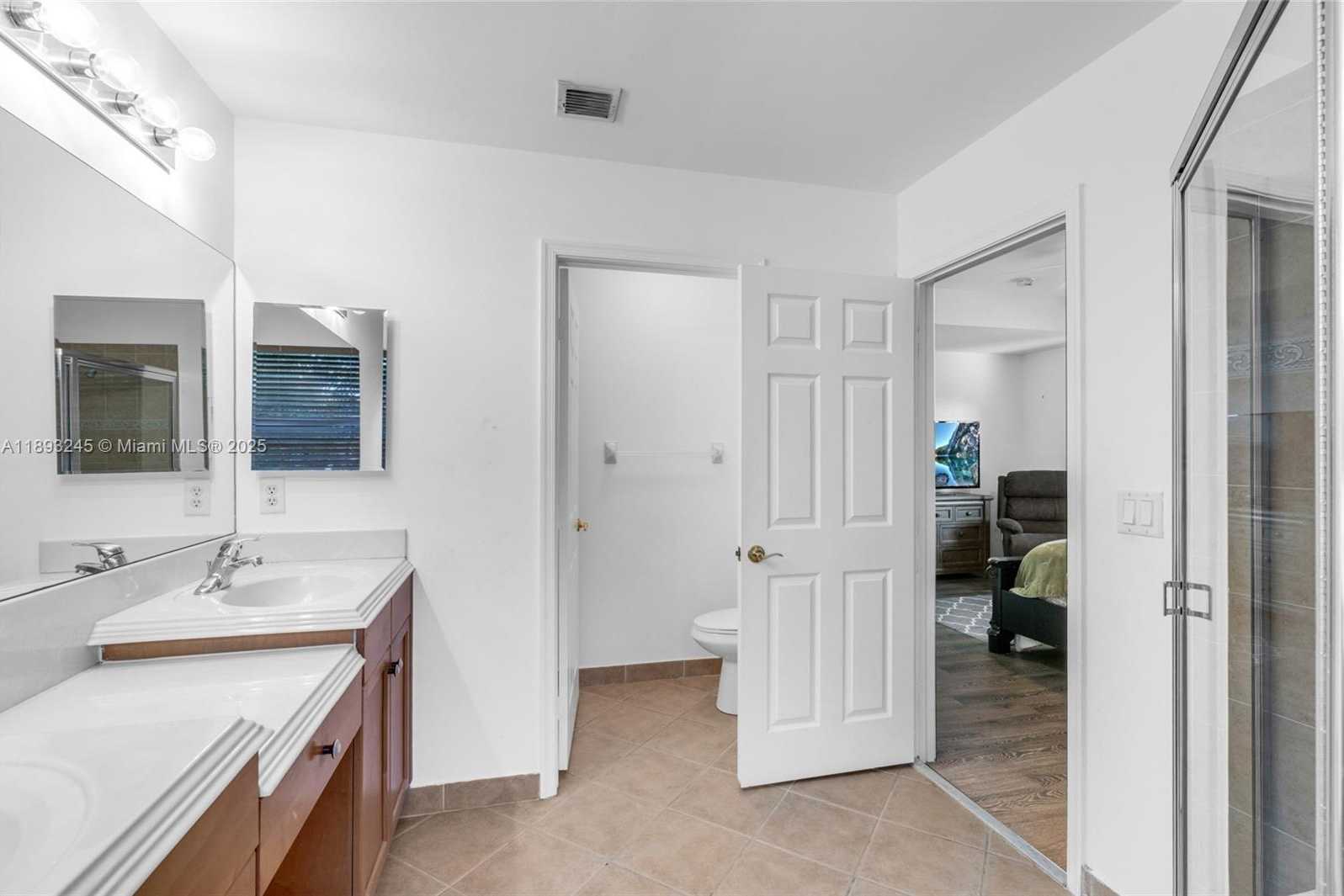 Small Image of 15803 SOUTH WEST 48TH PL, Miramar Number 29