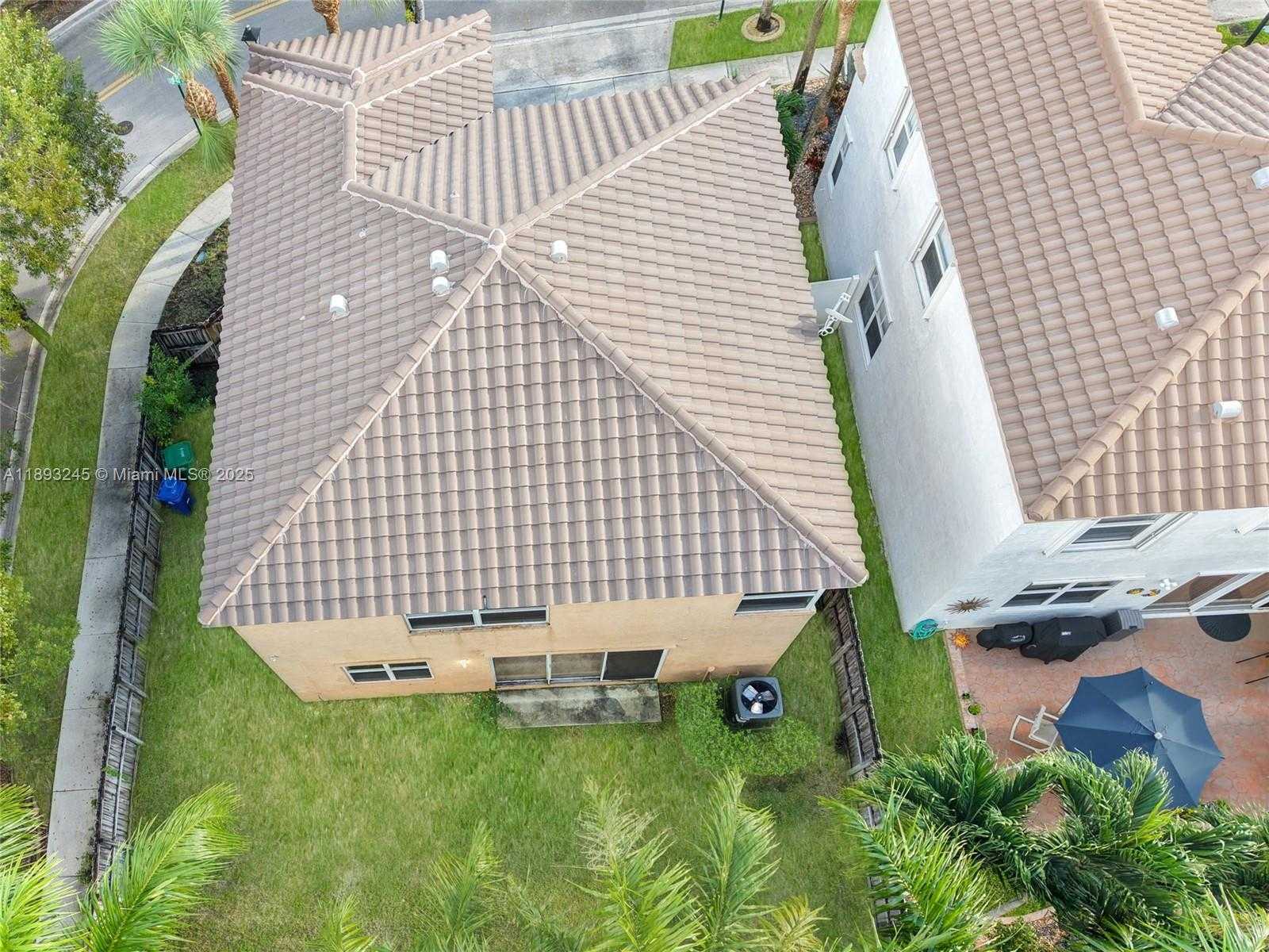 Small Image of 15803 SOUTH WEST 48TH PL, Miramar Number 37