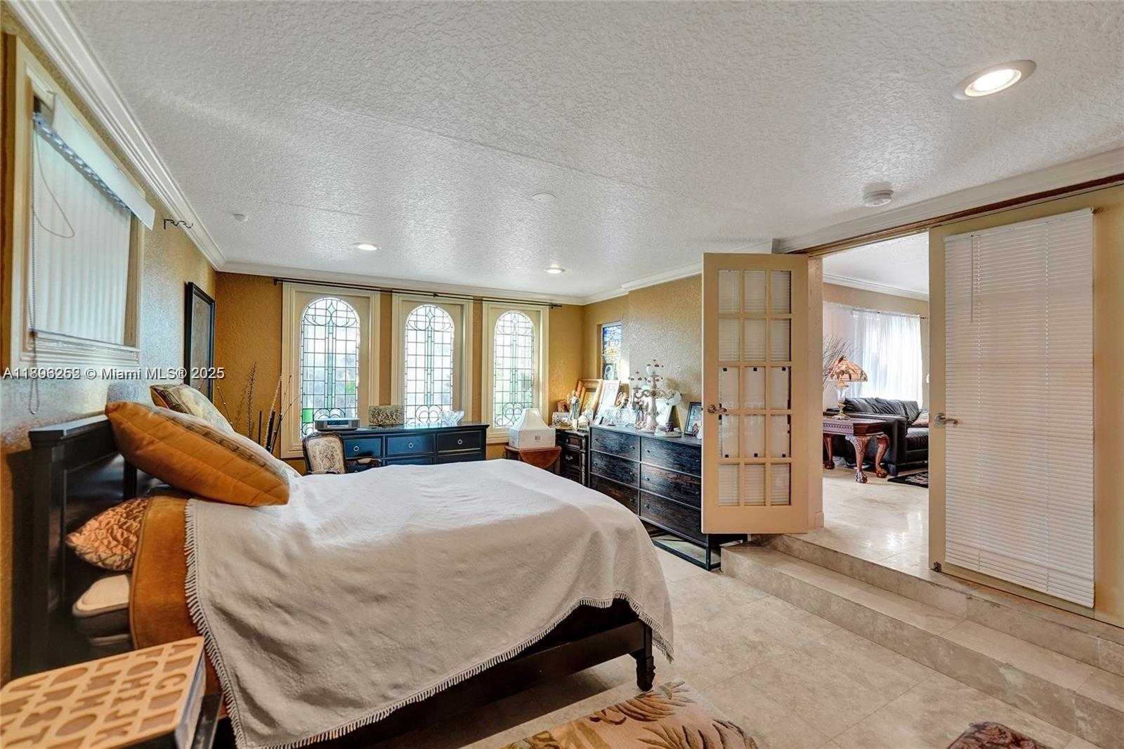 Small Image of 1511 GARFIELD ST, Hollywood Number 10