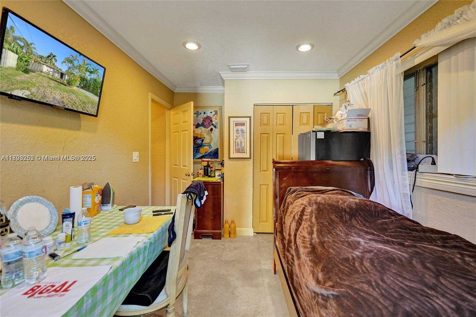 Small Image of 1511 GARFIELD ST, Hollywood Number 12