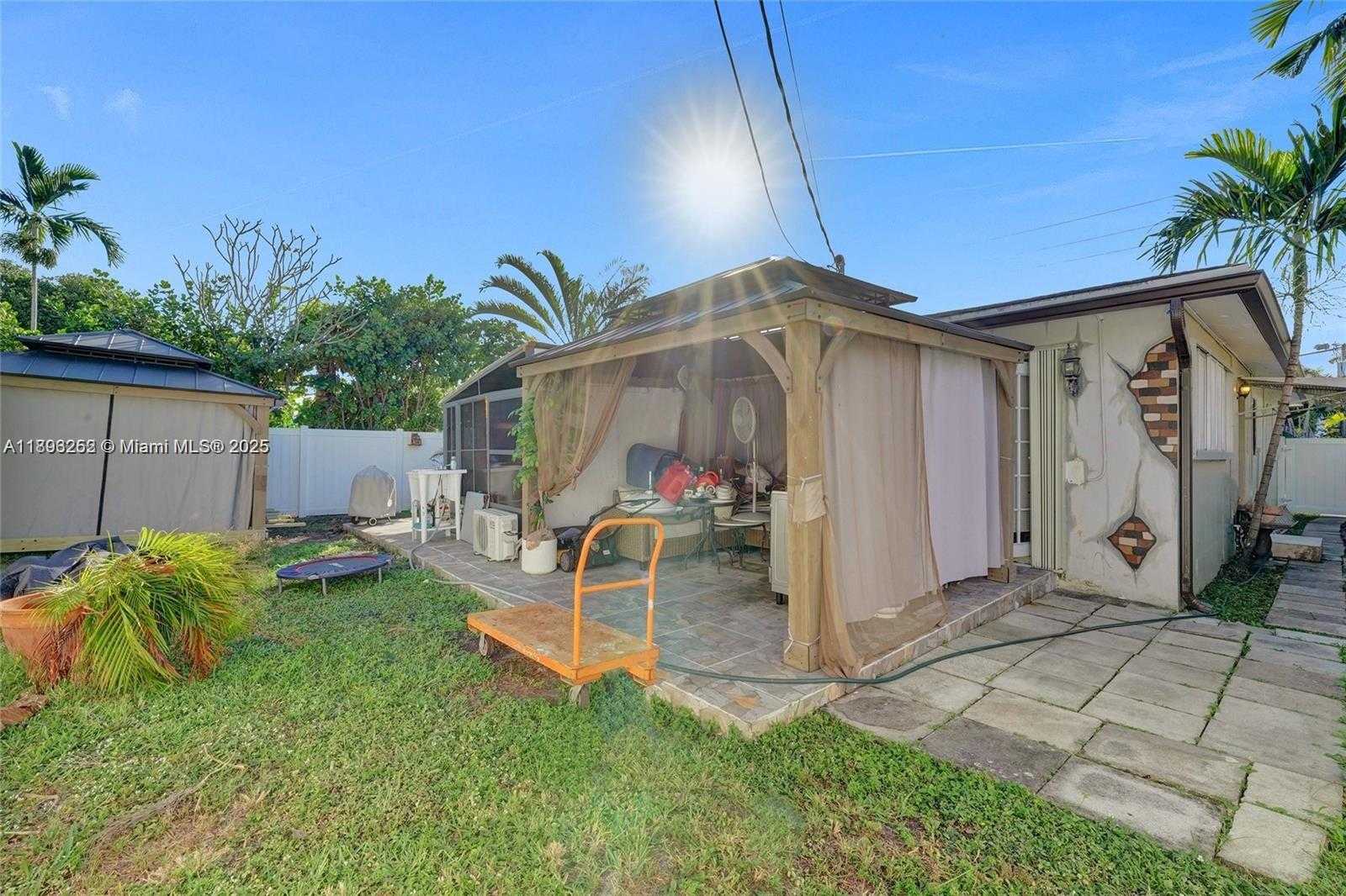 Small Image of 1511 GARFIELD ST, Hollywood Number 16