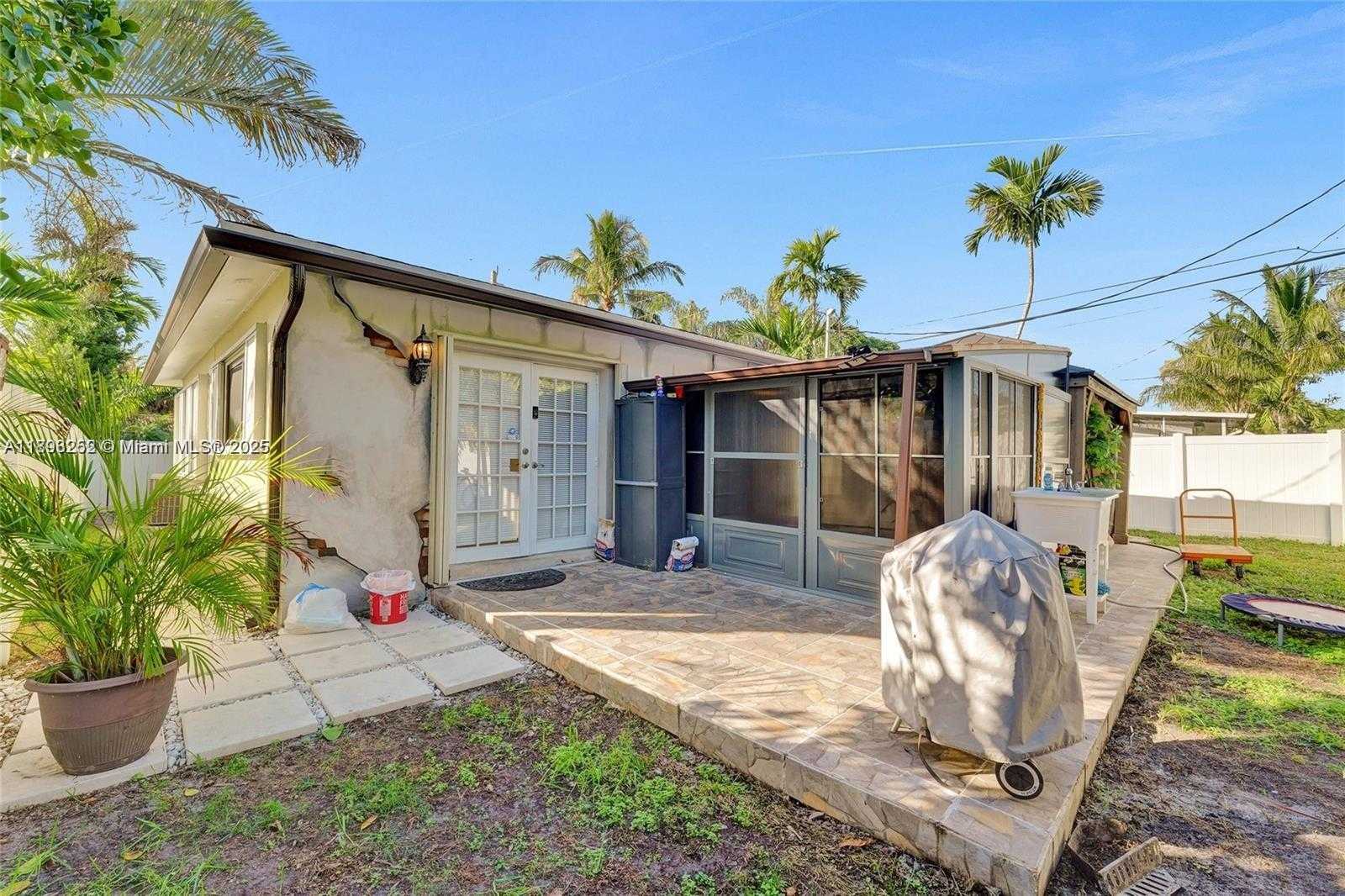 Small Image of 1511 GARFIELD ST, Hollywood Number 17