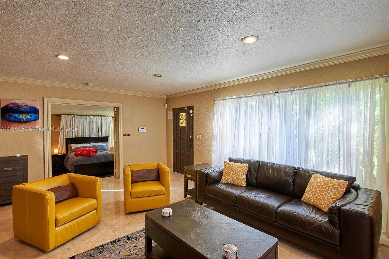 Small Image of 1511 GARFIELD ST, Hollywood Number 3
