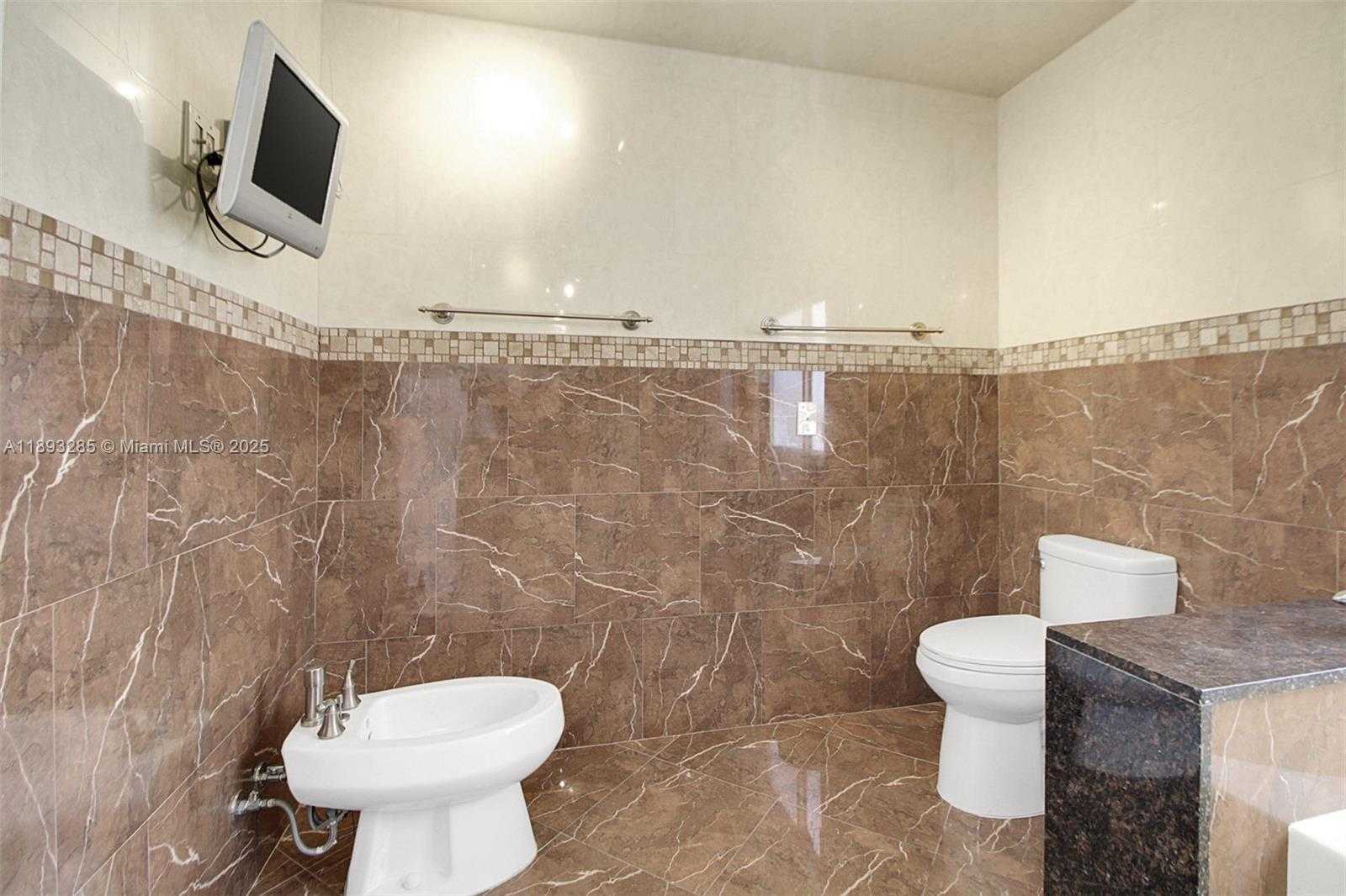 Small Image of 8416 NORTH WEST 201ST ST, Hialeah Number 22