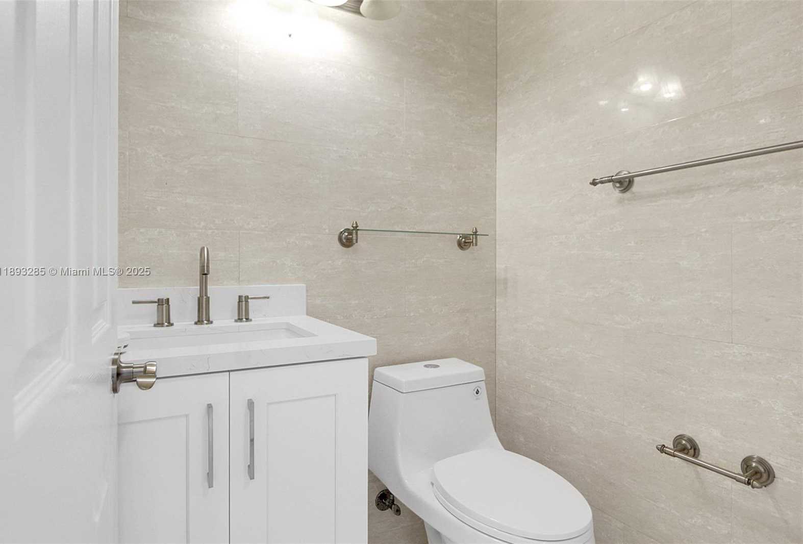 Small Image of 8416 NORTH WEST 201ST ST, Hialeah Number 27