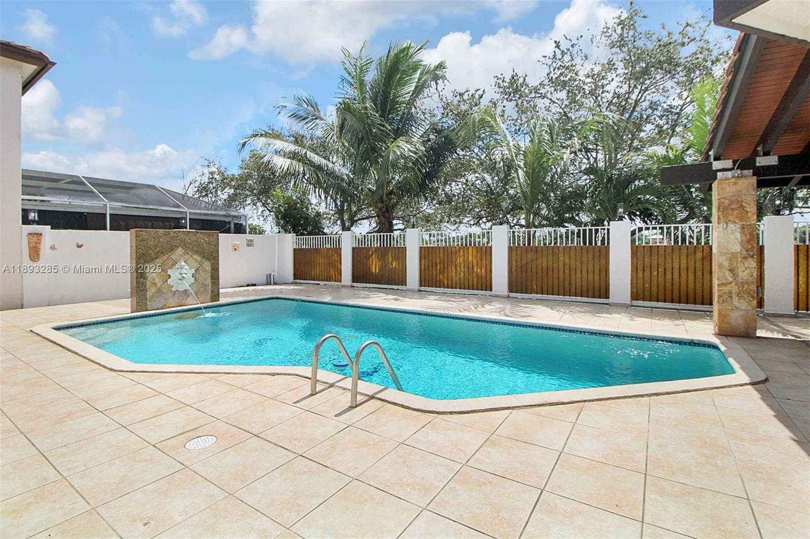 Small Image of 8416 NORTH WEST 201ST ST, Hialeah Number 7