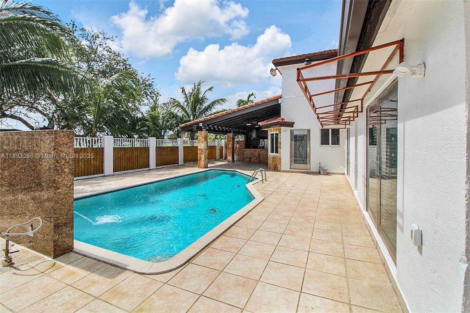 Small Image of 8416 NORTH WEST 201ST ST, Hialeah Number 9
