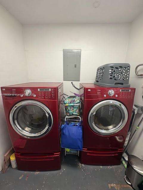 Small Image of 12510 WEST GOLF DR, Miami Number 14