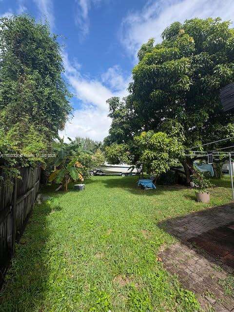 Small Image of 12510 WEST GOLF DR, Miami Number 16
