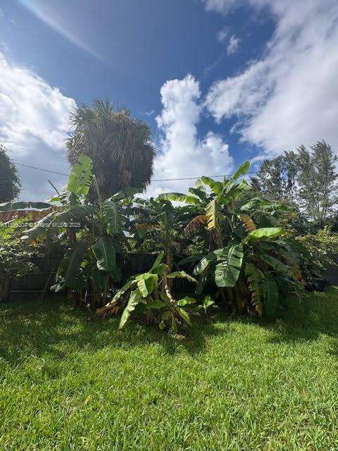 Small Image of 12510 WEST GOLF DR, Miami Number 18