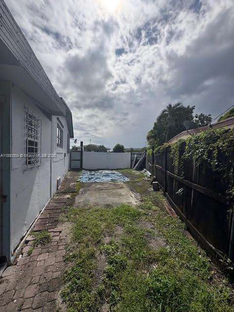 Small Image of 12510 WEST GOLF DR, Miami Number 19