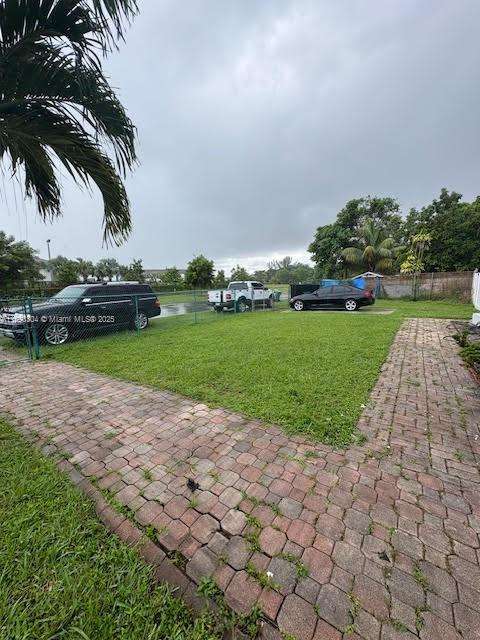 Small Image of 12510 WEST GOLF DR, Miami Number 2