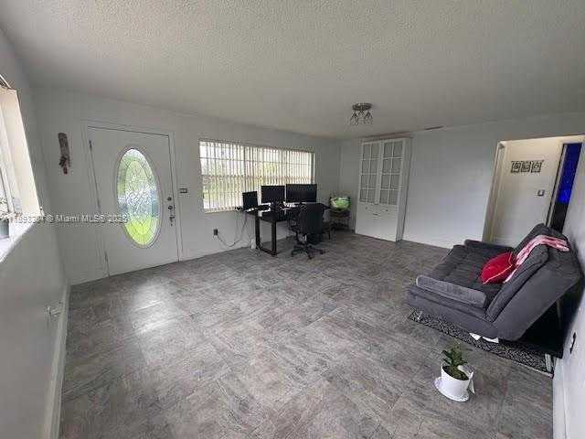 Small Image of 12510 WEST GOLF DR, Miami Number 3