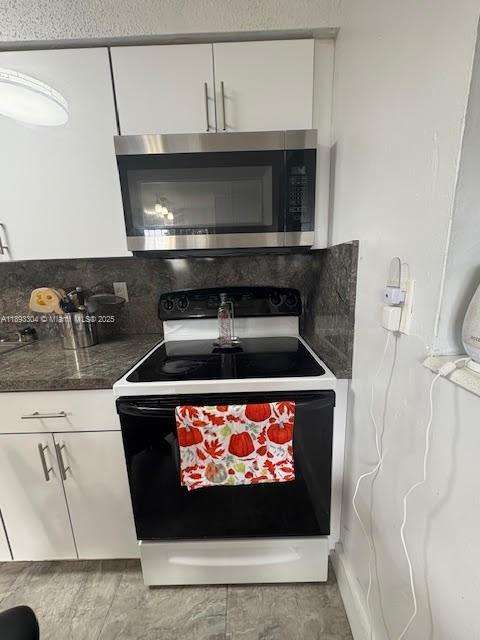 Small Image of 12510 WEST GOLF DR, Miami Number 7