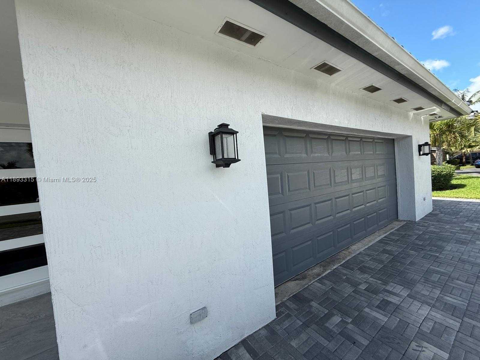 Small Image of 19150 SOUTH SAINT ANDREWS DR, Hialeah Number 10