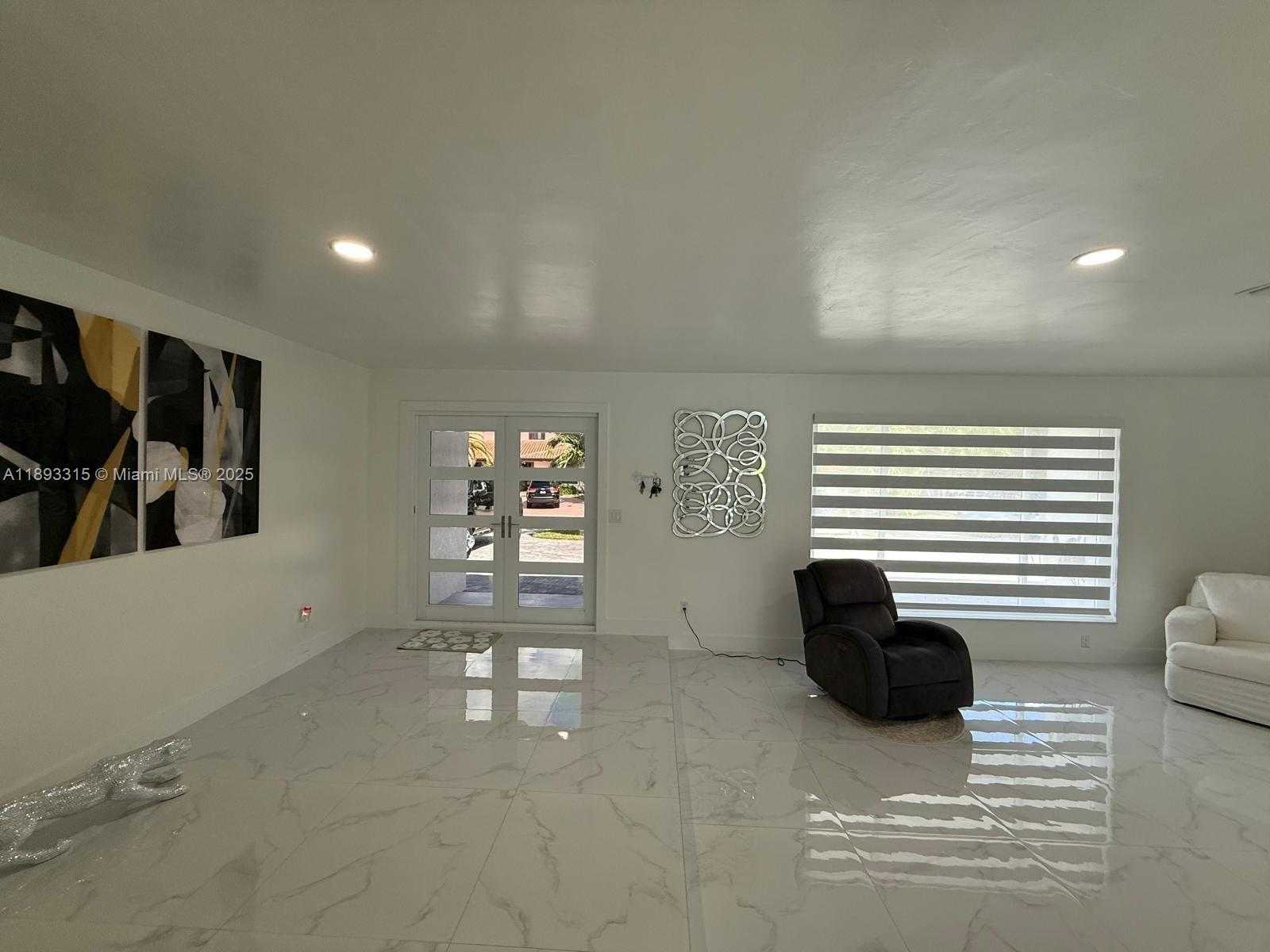 Small Image of 19150 SOUTH SAINT ANDREWS DR, Hialeah Number 11