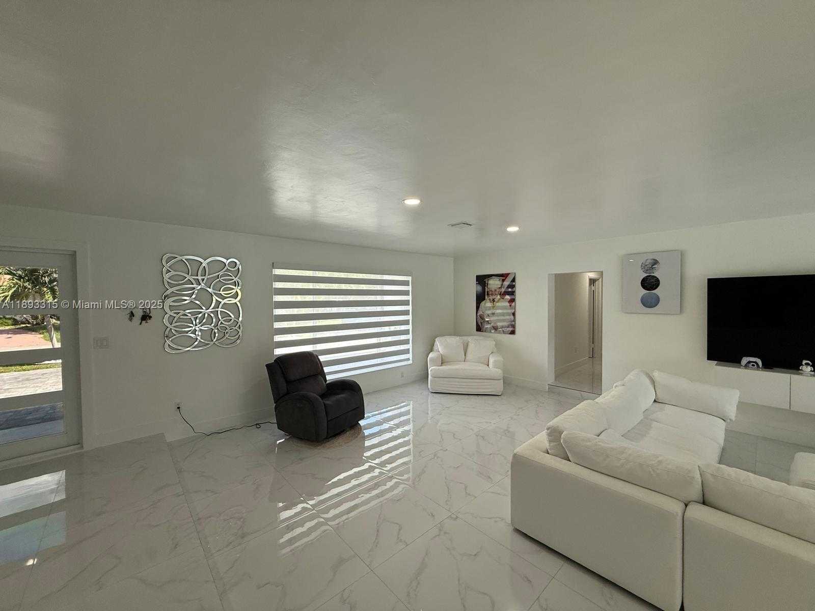 Small Image of 19150 SOUTH SAINT ANDREWS DR, Hialeah Number 12