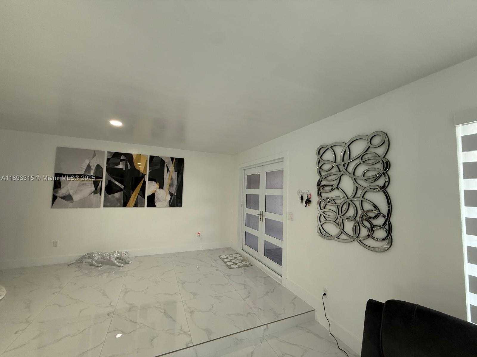 Small Image of 19150 SOUTH SAINT ANDREWS DR, Hialeah Number 13