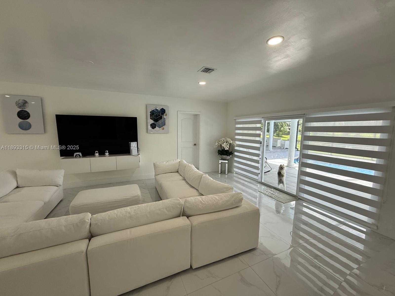 Small Image of 19150 SOUTH SAINT ANDREWS DR, Hialeah Number 17