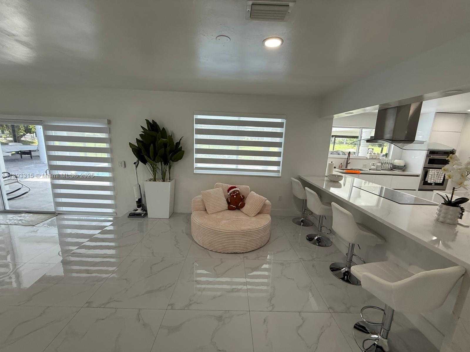 Small Image of 19150 SOUTH SAINT ANDREWS DR, Hialeah Number 18