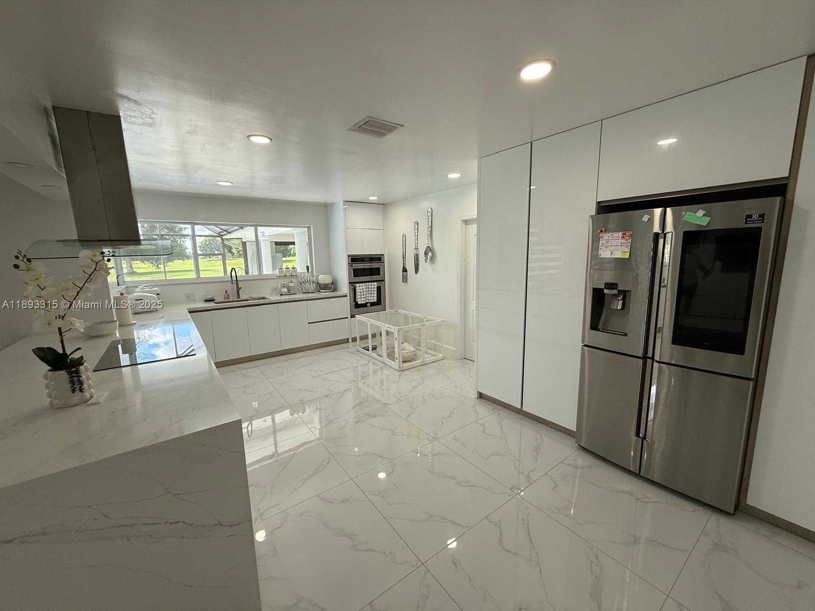 Small Image of 19150 SOUTH SAINT ANDREWS DR, Hialeah Number 23