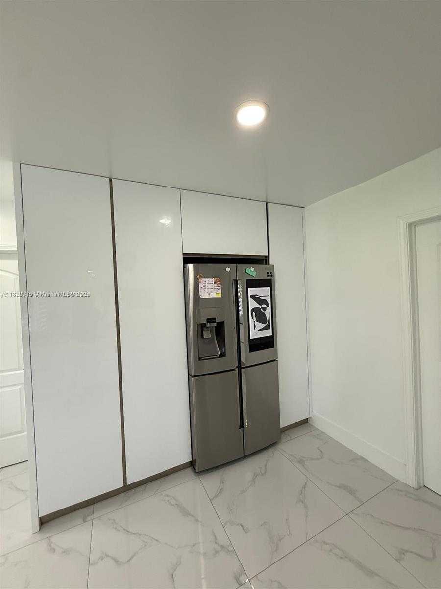 Small Image of 19150 SOUTH SAINT ANDREWS DR, Hialeah Number 26