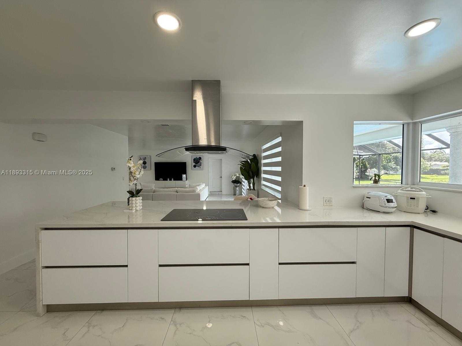 Small Image of 19150 SOUTH SAINT ANDREWS DR, Hialeah Number 28