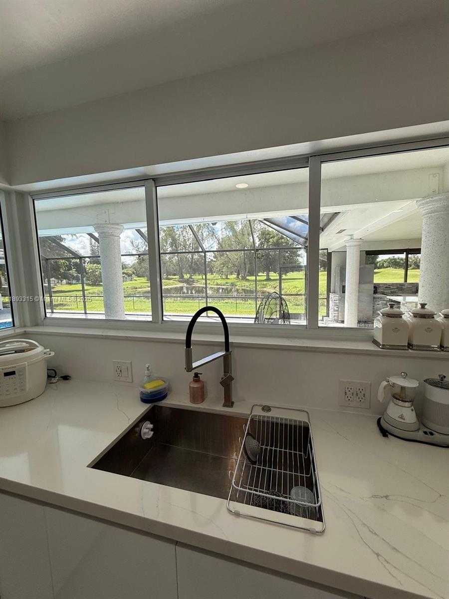 Small Image of 19150 SOUTH SAINT ANDREWS DR, Hialeah Number 29