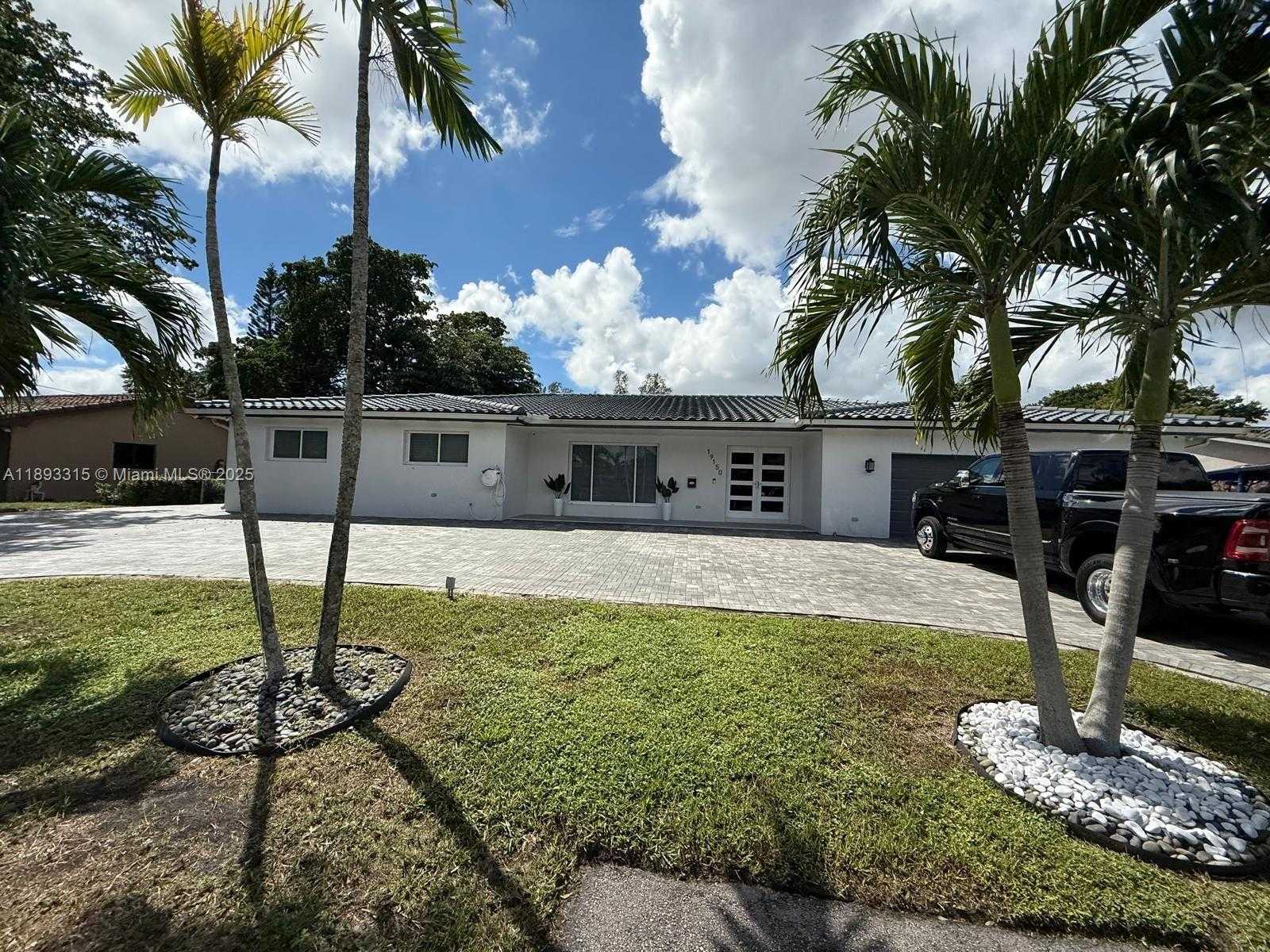 Small Image of 19150 SOUTH SAINT ANDREWS DR, Hialeah Number 3