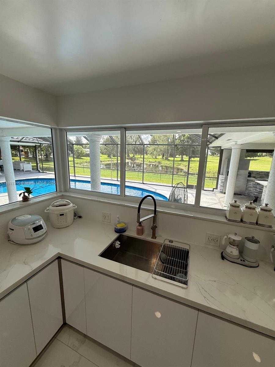 Small Image of 19150 SOUTH SAINT ANDREWS DR, Hialeah Number 30