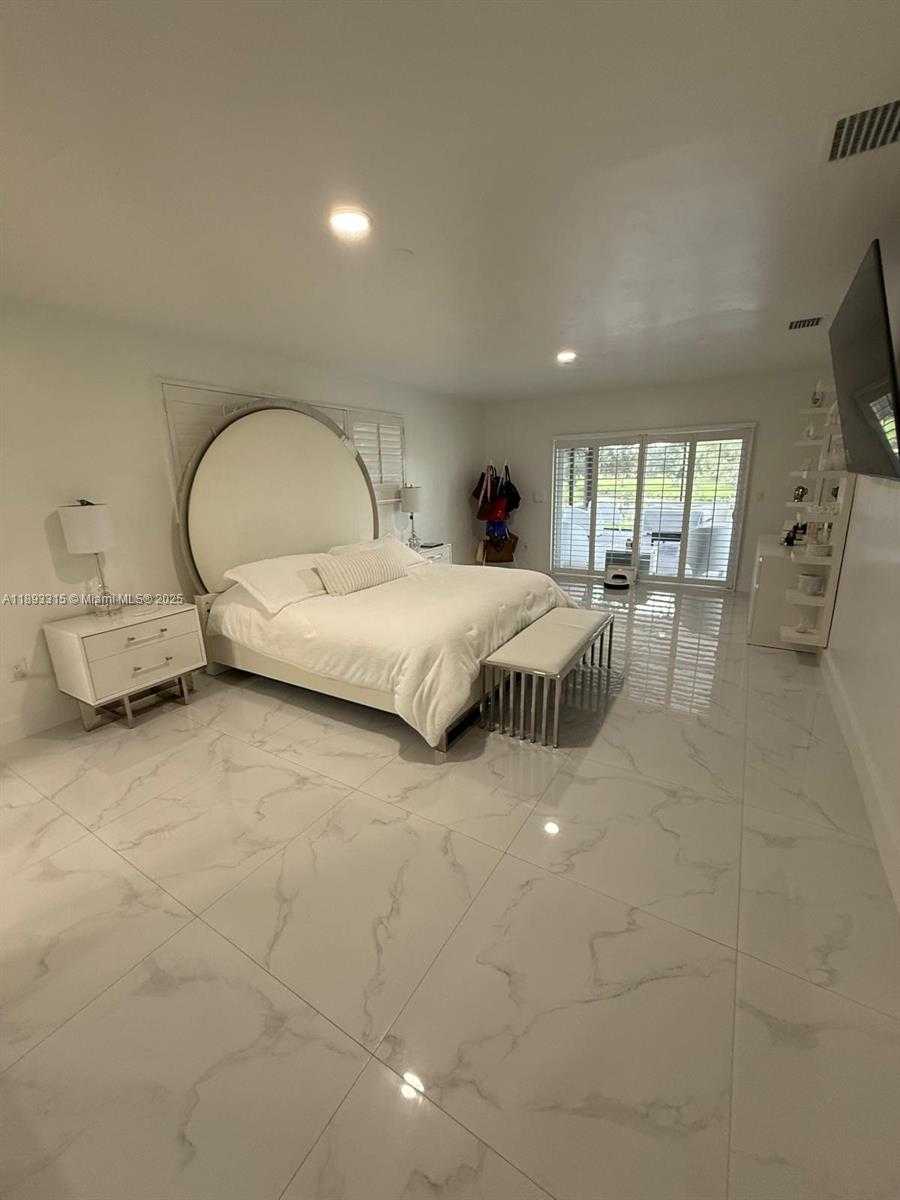 Small Image of 19150 SOUTH SAINT ANDREWS DR, Hialeah Number 37