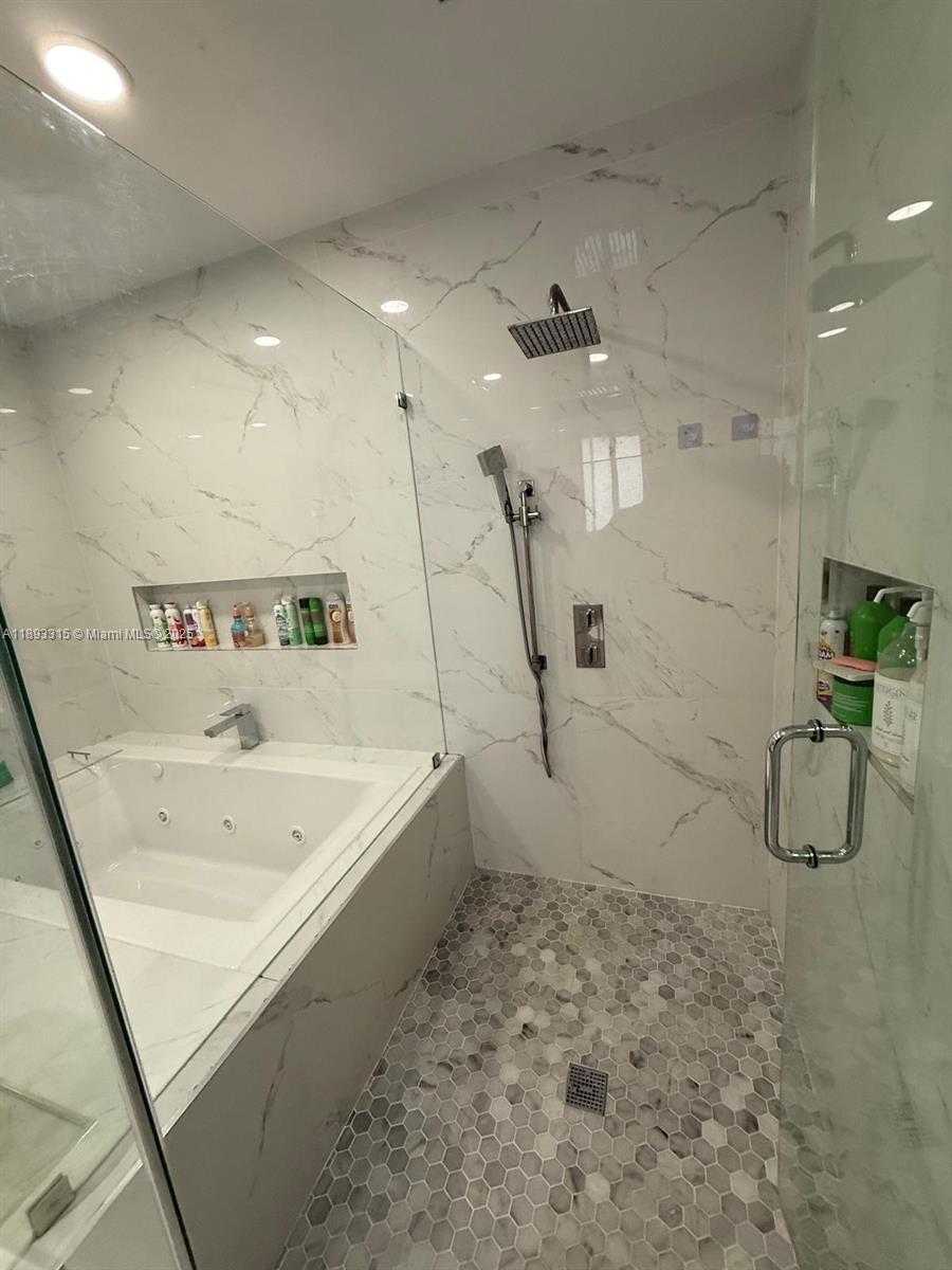 Small Image of 19150 SOUTH SAINT ANDREWS DR, Hialeah Number 42