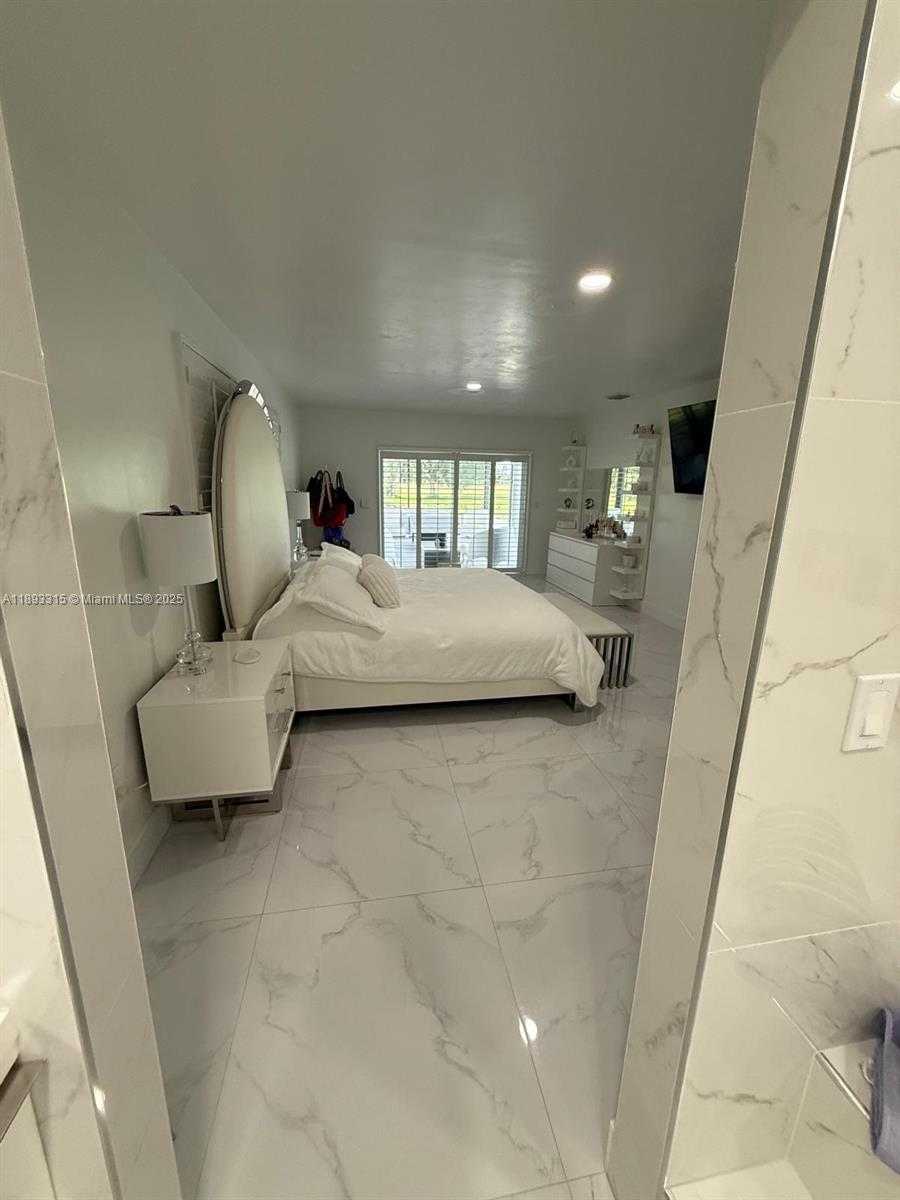 Small Image of 19150 SOUTH SAINT ANDREWS DR, Hialeah Number 45