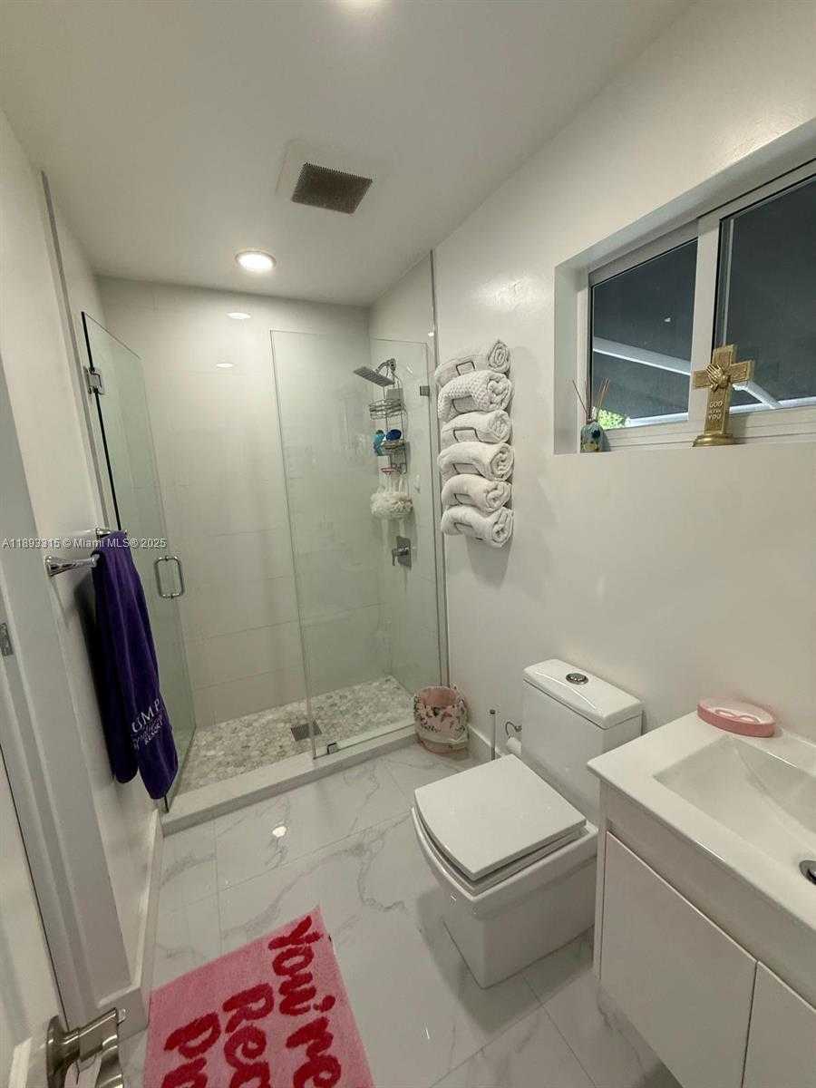 Small Image of 19150 SOUTH SAINT ANDREWS DR, Hialeah Number 50