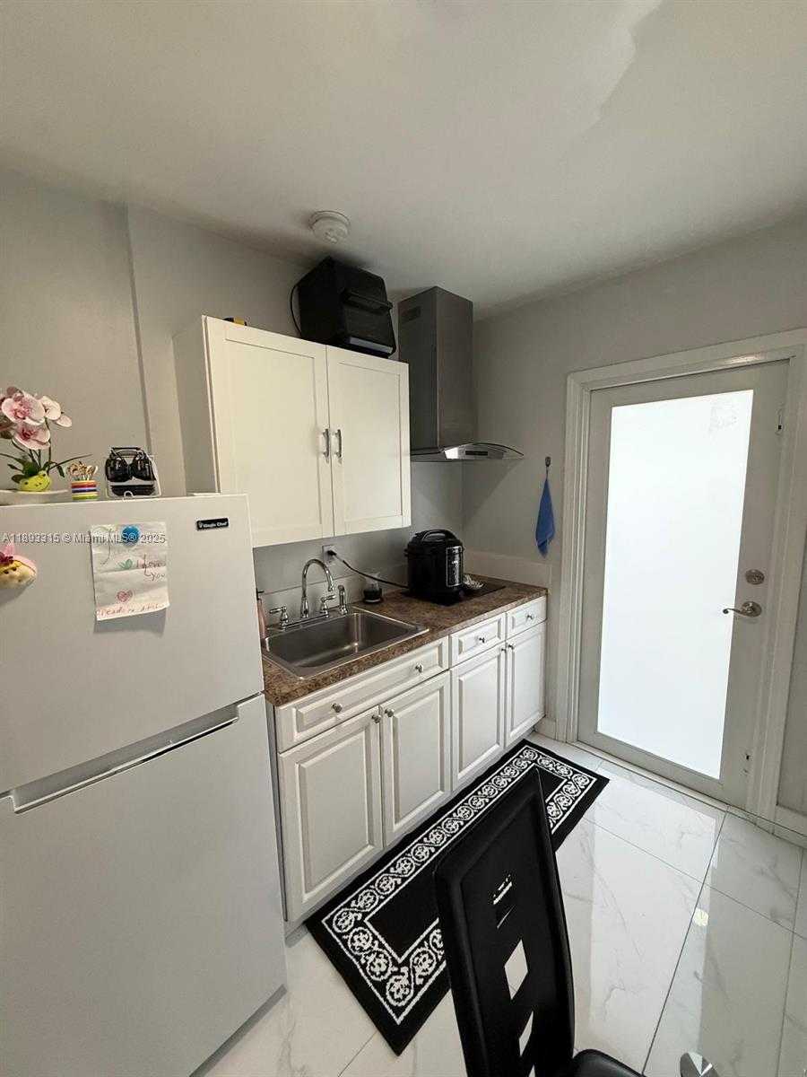Small Image of 19150 SOUTH SAINT ANDREWS DR, Hialeah Number 52