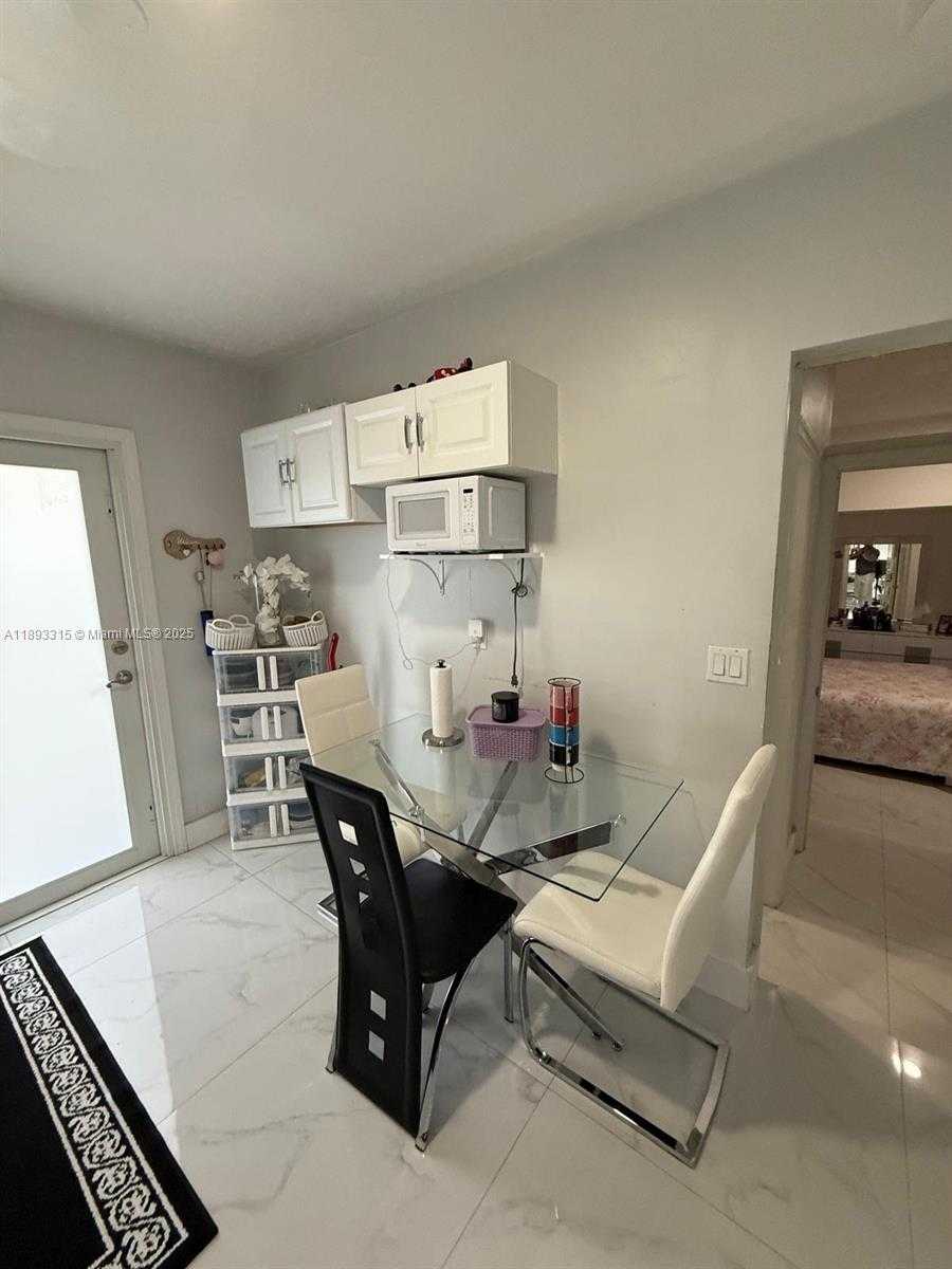 Small Image of 19150 SOUTH SAINT ANDREWS DR, Hialeah Number 53