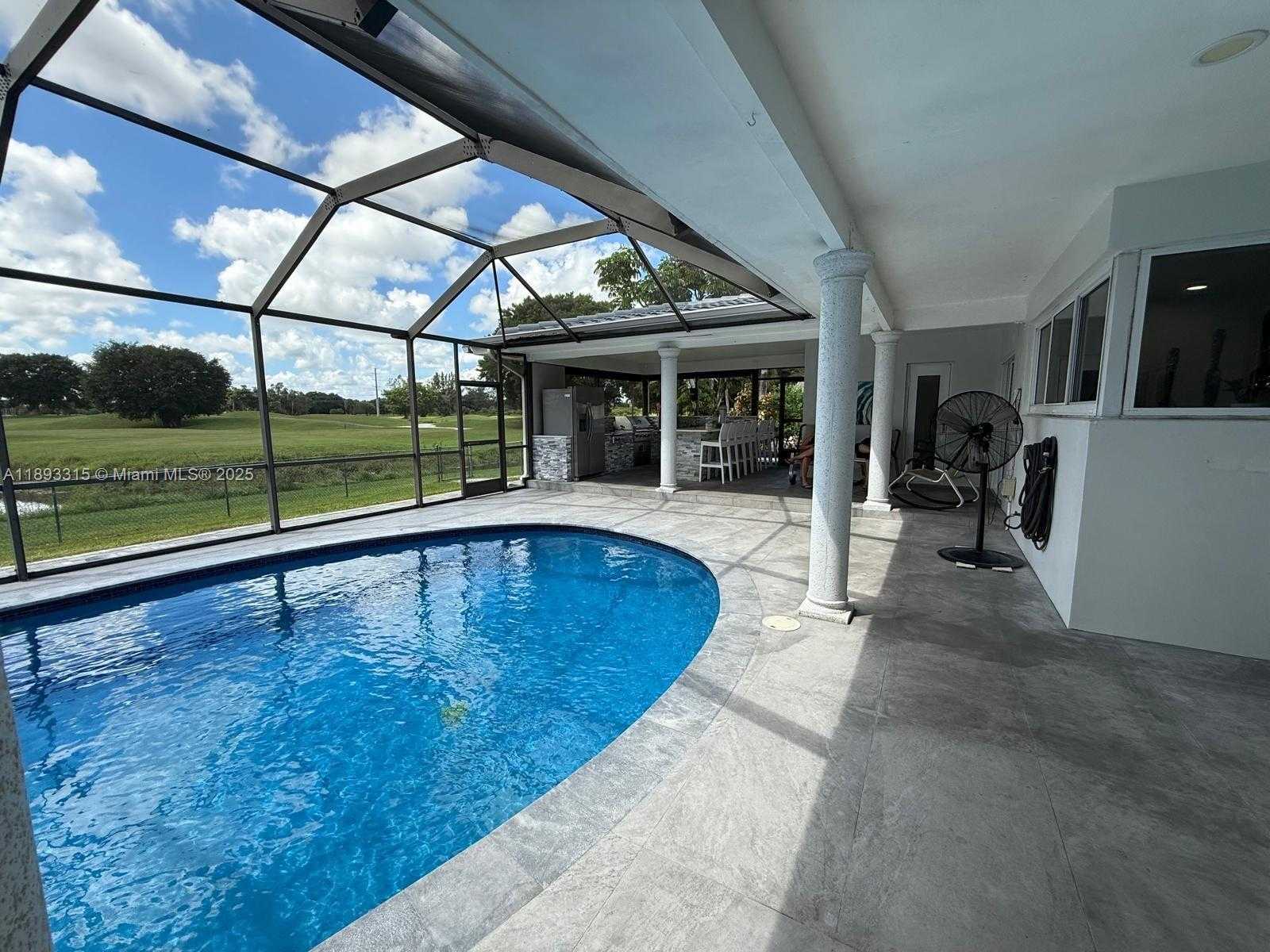 Small Image of 19150 SOUTH SAINT ANDREWS DR, Hialeah Number 58