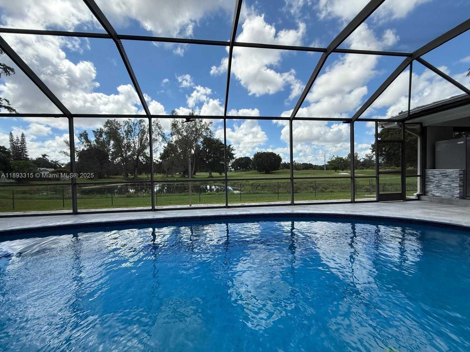 Small Image of 19150 SOUTH SAINT ANDREWS DR, Hialeah Number 59