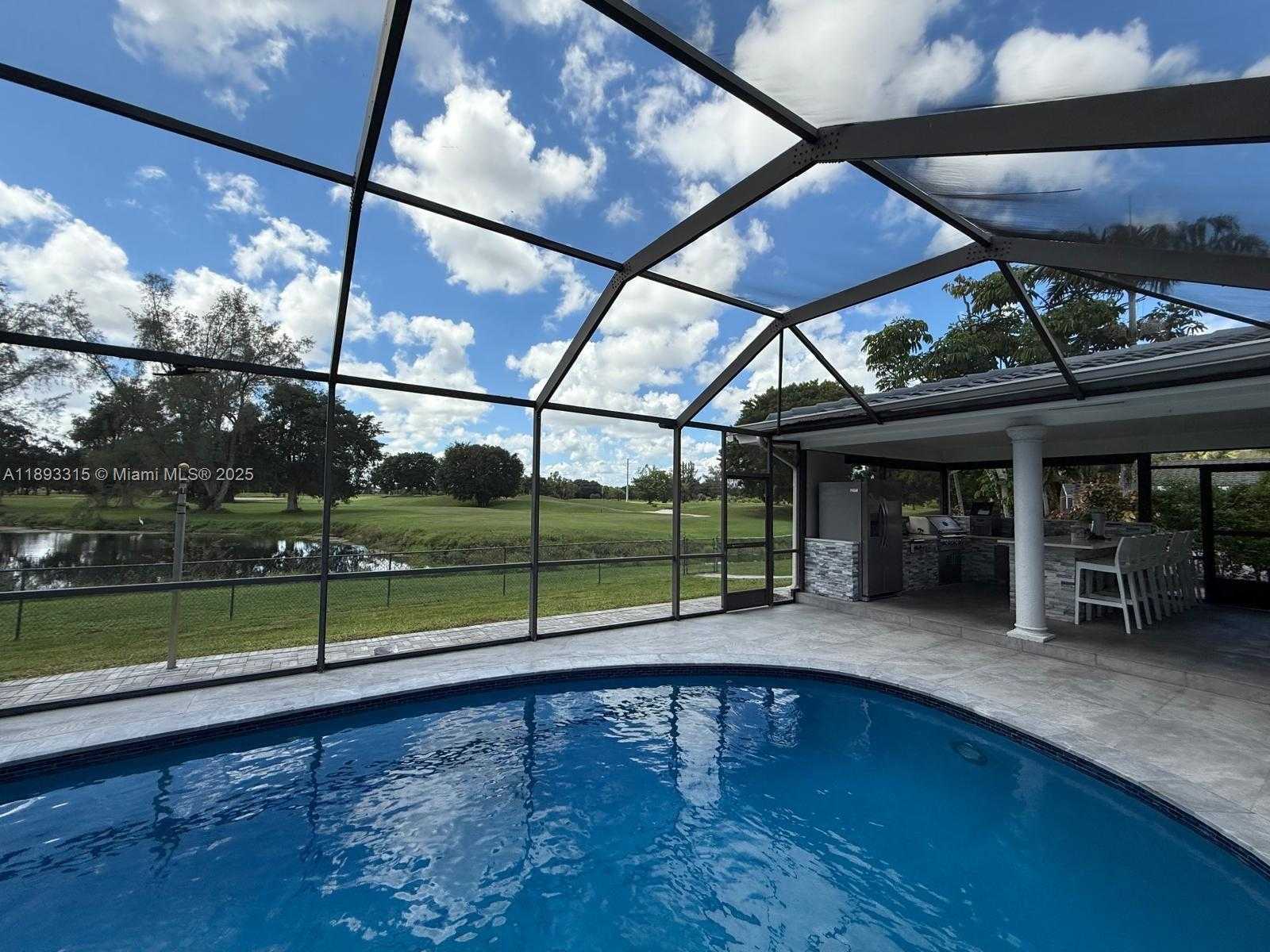 Small Image of 19150 SOUTH SAINT ANDREWS DR, Hialeah Number 60