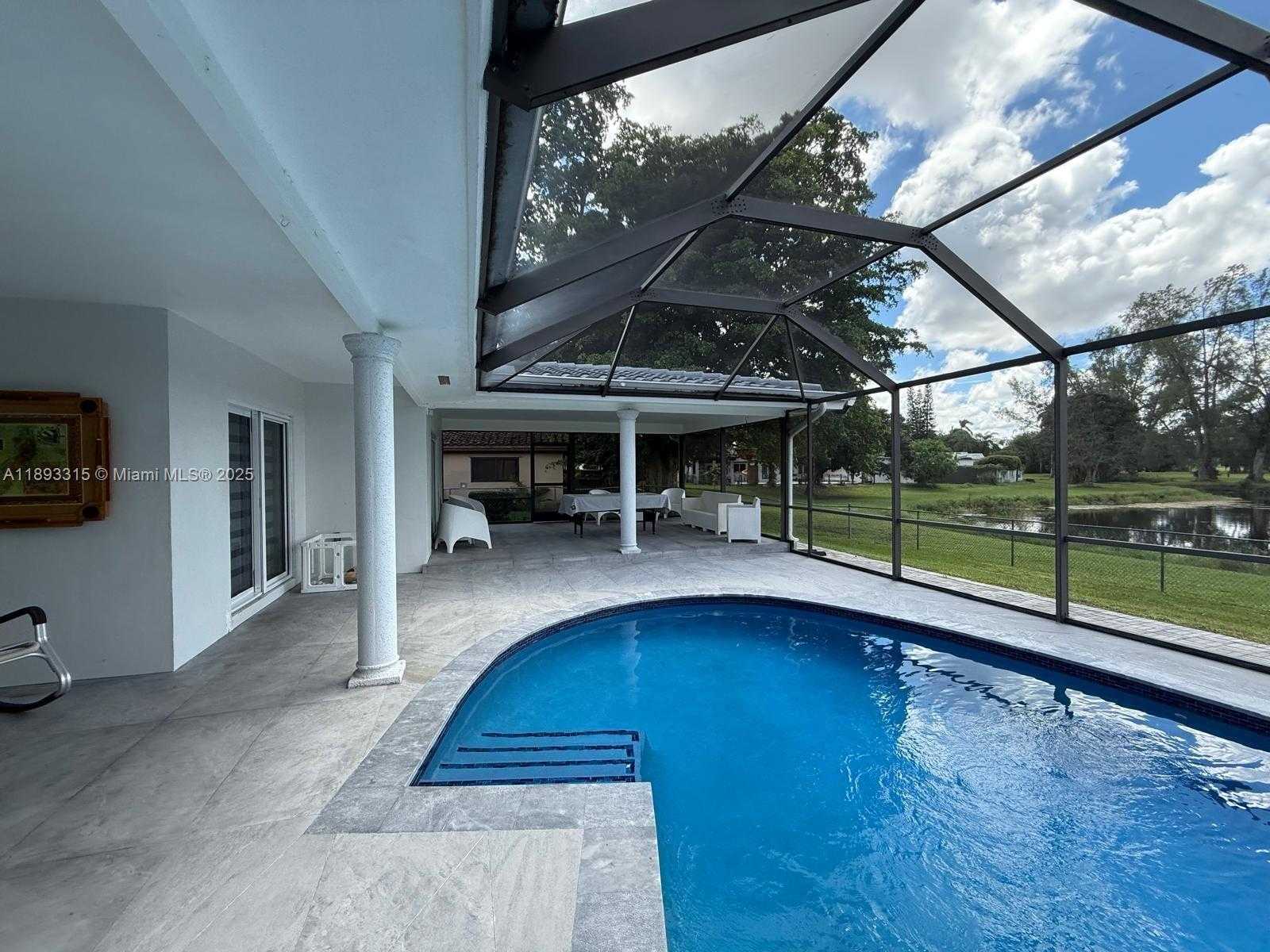 Small Image of 19150 SOUTH SAINT ANDREWS DR, Hialeah Number 61